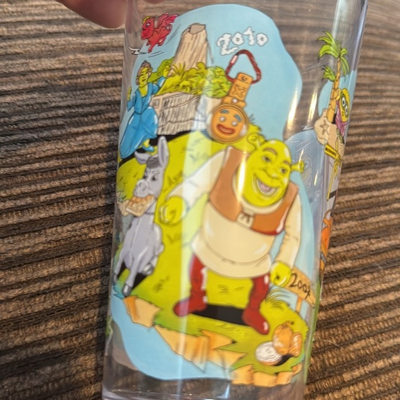 2024 McDonald's Collector's Edition Cup - Shrek, Minions & Jurassic Park Version - Picture 4 of 8